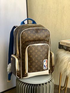 Lv Virgil Abloh, Mochila Louis Vuitton, Lv Keepall, Gucci Flip Flops, Stylish School Bags, High Fashion Men, Luxury Backpack, Louis Vuitton Backpack, Mens Bags Fashion