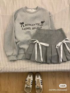 Grey Pleated Skirt, Embroidered Letters, Mode Inspo, 가을 패션, Really Cute Outfits, Sweater Women, Mode Vintage, Girly Outfits, Casual Style Outfits