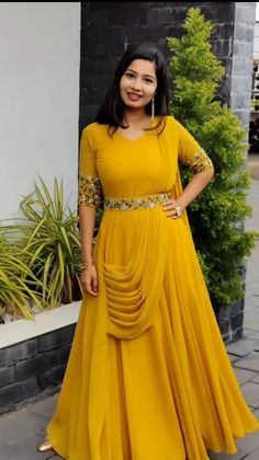 Anarkali With Heavy Dupatta, Dress For Haldi, Saree Style Gown, Dress For Haldi Function, Haldi Dress Ideas, Haldi Wear, Dress Anarkali, Yellow Floor, Haldi Dress