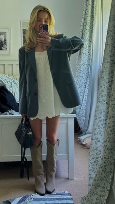 Summer Dress With Blazer, Beige Tights Outfit, Stockholm Girl Aesthetic, Party Outfits Winter, Outfit Ideas Summer, Paris Mode, Stockholm Fashion, Fashion Fits