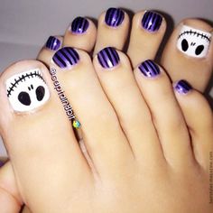 skeleton on toe nails Striping Tape Nail Art, Halloween Toe Nails, Halloween Toes, Toenail Art Designs, Easy Toe Nail Designs, Simple Toe Nails, Video Makeup, Pretty Toe Nails, Cute Toe Nails