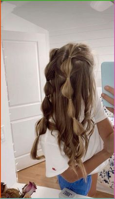 Hair inspo for school📚😝 #hairstyles #hairinspo #school Third Grade Hairstyles, 2010 Hairstyles For Women, Strait Hairstyles For School, Hair Inspo For School Easy, Basic White Girl Hairstyles, Hair Styles Teens, Hairstyles For 7th Grade, Cute Hairstyles For Mid Length Hair, Hairstyles For School Pictures