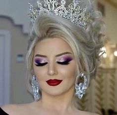 Bridal Makeup Ideas, Amazing Wedding Makeup, Wedding Hair Trends, Celebrity Makeup Looks, Beautiful Lipstick, Bridal Hair Buns, Bridal Hair Inspiration, Chic Makeup, Quince Hairstyles