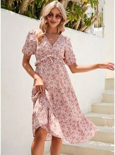 How To Dress Down A Dress, Misty Wedding, Popular Spring Outfits, Summer Dresses Knee Length, Informal Wedding Dresses, Midi Dress Outfit, Spring Tea, Ditsy Floral Dress