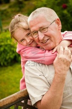 Grandparents Photo Frame, Grandkids Photography, Grandparents Photography, Grandchildren Pictures, Grandparent Photo, Extended Family Photos, Elder Care, Family Photo Pose, Fall Family Pictures