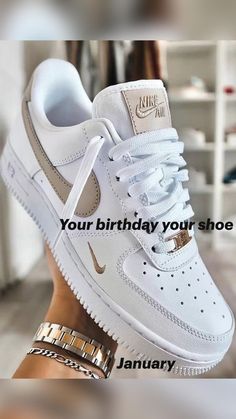 Tenis Air Force, White Nike Shoes, Nike Shoes Girls, Nike Fashion Shoes, Preppy Shoes