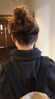 Undercut Hair Designs, Undercut Hairstyles Women, Undercut Long Hair, Short Hair Undercut, Everyday Hairstyles, Shaved Hair, Professional Hairstyles