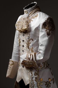 Masculine Royal Outfit, White And Gold Prince Outfit, Royal Mens Clothes, Fantasy Wedding Clothes Male, Fanasty Outfits Male, Royal Aesthetic Outfit Men, Princecore Fashion, Prince Royal Outfit, Royal Core Outfits Male