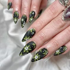 Short Nail Design, Nails Spooky, Nail Short, Witch Nails, Witchy Nails, Gothic Nails, Goth Nails, Nails Halloween, Short Nail