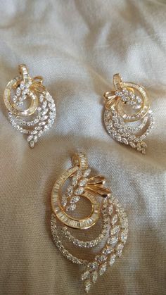 Diamond Pendant Sets Design, Pendent Set Gold Pendant Earrings, Pendant Designs Diamond, Diamond Lockets Indian Pendants, Pendent Set Diamond, Necklace Designs Diamond, Pendent Set Gold, Pendant Set Diamond, Diamond Pendent Set