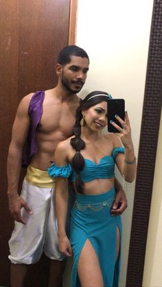 Fantasia de casal Jasmine e Aladdin Jasmine Costume Diy, Yasmin Disney, Jasmine Costume Women, Jasmine And Aladdin Costume, Princess Jasmine Halloween Costume, Princess Jasmine Cosplay, Jasmine Halloween Costume, Disney Princess Halloween Costumes, Aladdin Costume