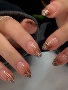 Nails For A Brown Dress, Gel Nails For Engagement, Nails For Brown Outfit, Brown Nail Art Designs Glitter, Dip And Tip Nails Almond, Nail Art Design For Engagement, Brown Engagement Nails, Champagne Glitter Ombre Nails, Nail Art Simple Elegant Natural Brown