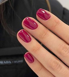 Short Nail With Design, Cute Inspo Nails, Shellac Nails Autumn, Short Nails Color Ideas, Burnt Red Nails, Dip Nails Red, Red Short Nails Design, Berry Nail Color, Red Nails Dip