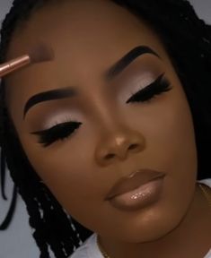 White Eyeshadow Looks Black Women, Face Beat Makeup, Beginners Eye Makeup, Makeup Artist Tips, Colorful Eye Makeup, Brow Makeup, Contour Makeup