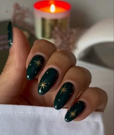 Green Christmas Nails, Dark Green Nails, Her Nails, Dark Nails, Xmas Nails, Gold Nails