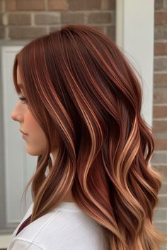 Red Hair Long Layers Hairstyles, Fitness Hairstyles, Rambut Brunette, Red Blonde Hair, Hair Color Highlights, Balayage Brunette, Hair Color And Cut