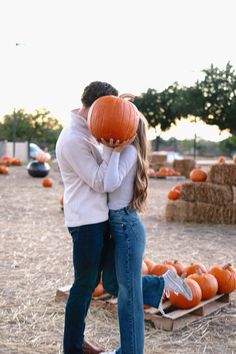 Cute pumpkin patch photoshoot Couple Photoshoot Pumpkin Patch, Couple Pumpkin Patch Pics, Couple Photoshoot Ideas Kissing, Painted Pumpkins Couple Ideas, Pumpkin Patch Engagement Photoshoot, Couple Pumpkin Patch Pictures Outfits, Couple Carving Pumpkins Ideas, Pumpkin Patch Photo Ideas Couples, Pumpkin Couple Pictures