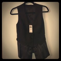 Bcbg Max Azria Satin Dressy Vest In Black Llx4c018 Size Xsmall Elegant Black Vest For Spring, Fitted Elegant Black Vest, Elegant Fitted Black Vest, Elegant Fitted Vest For Evening, Elegant Fitted Evening Vest, Fitted Vest For Night Out In Spring, Elegant Spring Vest For Night Out, Elegant Spring Night Out Vest, Fitted Vest For Evening In Spring