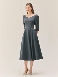 This product is the Heidi V-neck flared long dress, which showcases a beautifully balanced combination of elegance and simplicity. The V-neckline adds a subtle allure while remaining tastefully classic, and the flared skirt creates a fluid, graceful silhouette. This dress, with its fitted bodice and gently expanding hem, offers a timeless charm suitable for various occasions. - The V-neckline of the dress is designed to flatter while maintaining an air of sophistication.- A gently flared skirt flows from the fitted waist, offering a classic silhouette that's both feminine and poised.- The long sleeves and flared hemline together create a harmonious and elegant profile.- Crafted with a focus on clean lines, this dress exemplifies understated elegance, making it versatile for both day a Elegant Fit And Flare A-line Evening Dress, V-neck Midi Dress With Fitted Bodice, Elegant A-line Maxi Dress For Dinner, Formal Maxi Dress With Sweetheart Neckline, Solid Color A-line V-neck Dress For Evening, Elegant Solid V-neck Midi Dress, Chic Fit And Flare V-neck Dress For Formal Occasions, Chic Midi Dress With V-neck And Flattering Cut, A-line V-neck Dress For Evening