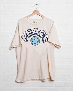 Peace Earth Smile Off White Thrifted Tee - shoplivylu Thrift Shirts, Vintage Thrift, Online Retail, Unique Colors, Vintage Denim, Me Too Shoes, Short Sleeve Tee, Long Sleeve Tshirt Men, Off White