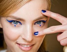 Makeup Celebrity, Different Makeup Looks, Nail Polish Colors Fall, Blue Eyeliner, Cat Eyeliner, Fall Nail Art Designs, Glamour Beauty, Dramatic Eyes