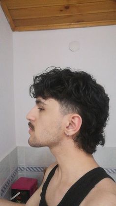 Men Mullet Aesthetic, Modern Mullet Haircut Curly, Side Fade Mullet, Mens Curly Hair Mullet, Men S Haircut 2024, Man Mullet Curly, Men’s Shaggy Mullet, Modern Mullet For Men Wavy, Alt Mullet Men