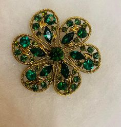 Good vintage condition Wedding Brooches, Steampunk Accessories, Green Room, Hollywood Icons, Wedding Brooch, Rhinestone Jewelry, Faceted Glass, Jewelry Designer, Gold Set