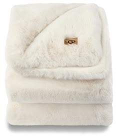 the ugg sherpot blanket in white