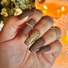 Fall Nail Inspiration You’ll Want To Copy Now – Being Ecomomical Copper Nails Designs, Nails Gold Glitter, Copper Nails, Nails Bling, Brown Nail, Maroon Nails, Nails Autumn, Gold Glitter Nails, Fall Gel Nails