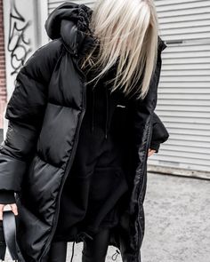 Hokkaido Winter, Perfect Winter Outfit, Cold Fashion, Black Balenciaga, Classy Winter Outfits, Mode Casual, Ținută Casual, Style Minimaliste, Style Noir