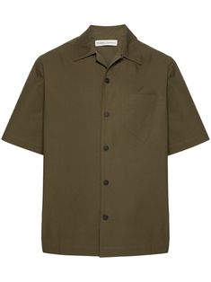 military green cotton poplin texture classic collar short sleeves chest patch pocket short side slits straight hem front button fastening Green Collared Tops With Welt Pockets, Green Button-up Shirt With Patch Pockets, Green Cotton Shirt With Lapel Collar, Short Sleeve Tops With Concealed Placket For Summer, Summer Short Sleeve Tops With Concealed Placket, Green Shirt With Patch Pockets And Relaxed Fit, Short Sleeve Shirt With Concealed Placket For Work, Green Relaxed Fit Shirt With Patch Pockets, Classic Green Cotton Camp Shirt