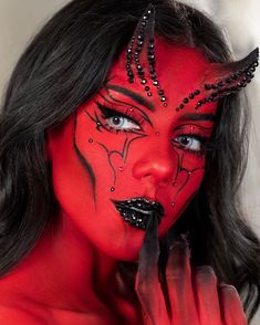 Face Jewels Makeup Halloween, Devil Girl Makeup, Ideas Disfraces Halloween, Best Halloween Makeup, Day Eye Makeup, Cute Halloween Makeup, Hot Halloween Outfits