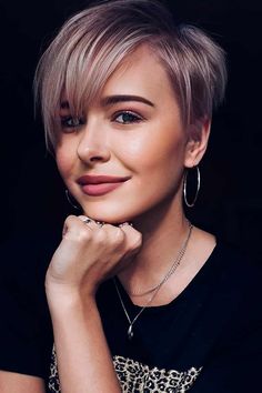 Feminine Pixie Cuts, Pixie Bob Haircut, Fall Hairstyles, Long Pixie, Short Straight Hair, Short Pixie Haircuts, Trending Haircuts