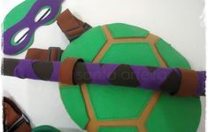 a cake that is decorated to look like a turtle