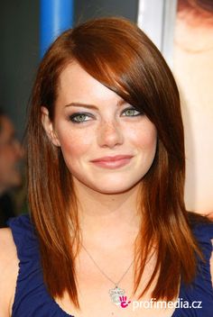 Gorgeous red hair, Emma Stone does it well! Emma Stone Red Hair, Emma Stone Hair, 2015 Hairstyles, Hair Color And Cut, Auburn Hair, Emma Stone, Great Hair, Hair Dos, Color Ideas