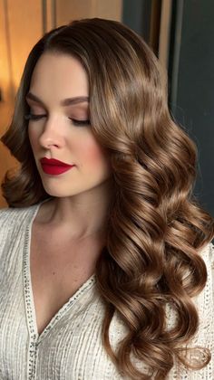 Classic Hollywood Waves, Christmas Hairstyle, Glamour Look, Classic Glamour, Hollywood Waves, Christmas Hairstyles, Retro Waves, Heat Damage, Style At Home