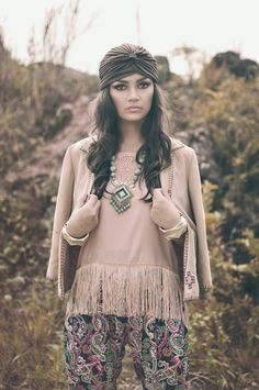 alexa-style-martin-american-indian-shoot-bohemian-style Boho Chic Style Outfits, Hipster Looks, Family Photoshoot Outfits, Bohemian Style Clothing, Fashion For Petite Women, Estilo Hippie, Ibiza Fashion, Bohemian Look, Indian Summer