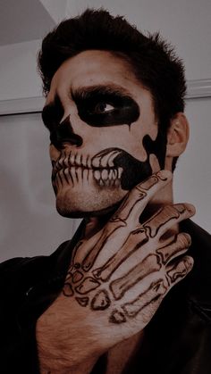 Skull Men Halloween, Men’s Skeleton Costume, Men’s Skull Makeup, Skeleton Make Up Man, Skeleton Man Makeup, Men’s Skeleton Makeup, Men Halloween Face Paint, Skull Make Up Men, Halloween Looks For Men