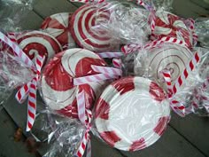 many lollipops are wrapped in plastic wrappers and sitting on a table