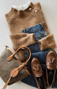 Mode Style Anglais, Outfit Chic, Volleyball Hairstyles, Looks Chic, Merino Wool Sweater, Wool Sweater