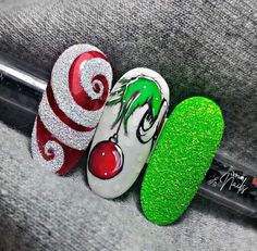 Grinch Nails Ideas, Grinch Xmas Nails, Xmas Sweater Nails, Grinch Christmas Nails Acrylic, Grinch Nails Designs, Grinch Christmas Nails, Grinch Nail Art, Grinch Nails, Daisy Acrylic Nails