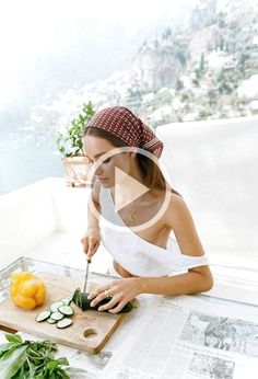 ▷ ▷ Get Seriously Resort Ready with SIR The Label! Vintage Spring Outfits, Friends Winter, Belly Dancing Workout, Diy Pallet Bed, Pool Photography, Crochet Placemat Patterns, Boat Pics, Girls Black Dress