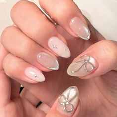 This romantic and delicate nail art design features a classic French tip with a twist. The addition of dainty bow accents and a soft gradient creates a feminine and elegant look. ----- #nailart #manicure #frenchtipnails #bownails #romanticnails #delicatenail #nailinspiration #nailideas Bow Tie Nails Design, Gold Bow Nails, Bow French Tip Nails, French Nails With Bow, White Bow Nails, Elegant Short Nails, Christmas Bow Nails, Engagement Nails Ideas, Weding Nails