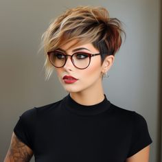 Thick Hair Pixie Cut, Pixie Hair Color, Haircut Tip, Thick Hair Cuts, Short Hair Images, Short Hair Pixie Cuts, Messy Short Hair, Edgy Short Hair, Curly Hair Women