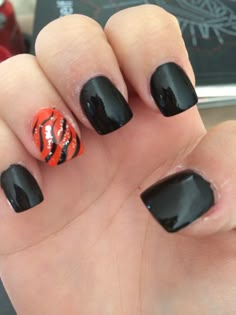 Bengals Nails, Harley Nails, Bulldog Nails, Tiger Stripe Nails, Super Bowl Nails, Football Nail Designs, Football Nail Art, Sns Nails Designs, Spooky Nail