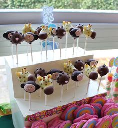 there are many cake pops with animals on them