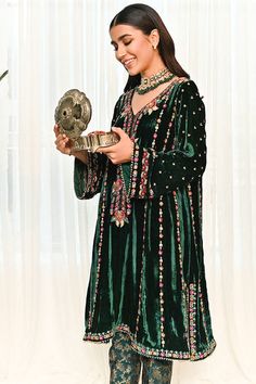 Buy Green Velvet Ladies Salwar Kameez Pakistani Dress in Premium Quality Details Embellishments paired with Organza Dupatta. Customizable. Fast Shipping Pakistani Velvet Suits, Green Velvet Shirt, Velvet Pakistani Dress, Nikkah Dress, Velvet Dress Designs, Pakistani Party Wear, Gaun Fashion, Salwar Kamiz, Velvet Suit