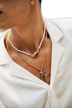 Men’s Necklaces, How To Style Pearl Necklace, Men’s Accessories, Gold Jewelry Men, Mens Accessories Necklace, Stylish Jewelry Accessories, Gold Pendants For Men, Men Necklaces