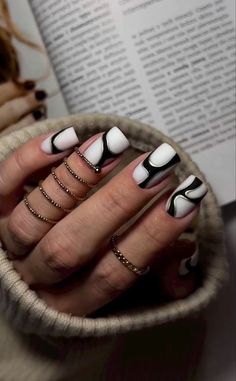 Nail the Look: Hottest Summer Nail Colors for 2024 Ongles Goth, Nail Color Ideas, Hippie Nails, Minimal Nails, Blush Nails, White Nail, Fire Nails, Funky Nails, Fancy Nails