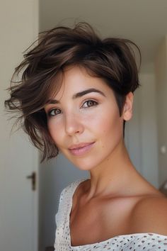 This iconic short hairstyle has been a favorite among women who crave a fresh, confident, and stylish look. Pixie cuts are not only incredibly chic but also versatile, allowing you to express your unique personality Pixie Cut Before And After, Short Hairstyle Women 30s, One Side Haircut, Pixie Cut Wavy Hair, Easy Hairdo, Feminine Pixie Cuts, Asymmetrical Hair, Fat Face Haircuts, Side Haircut